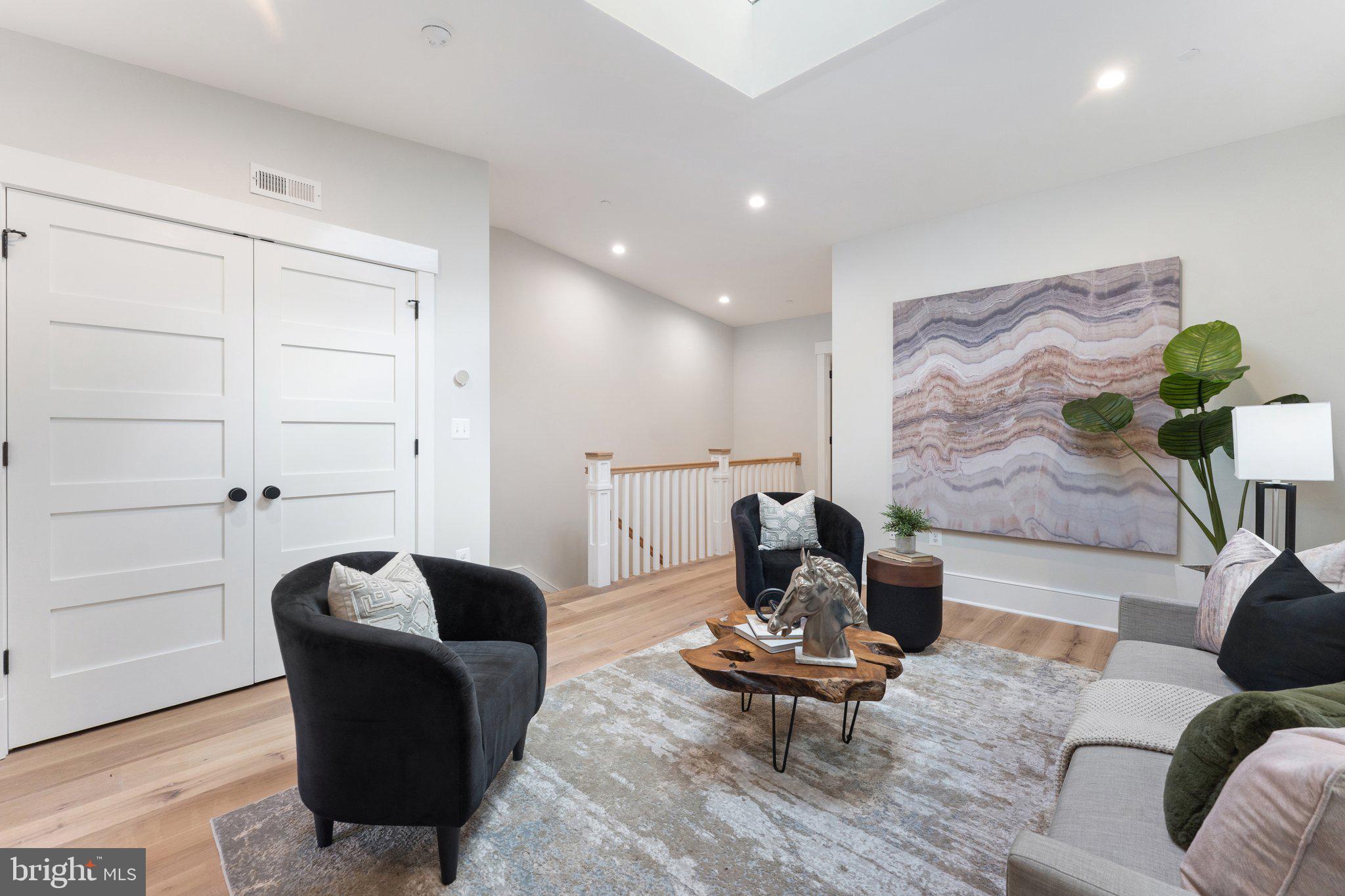 CAPITOL HILL - Residential
