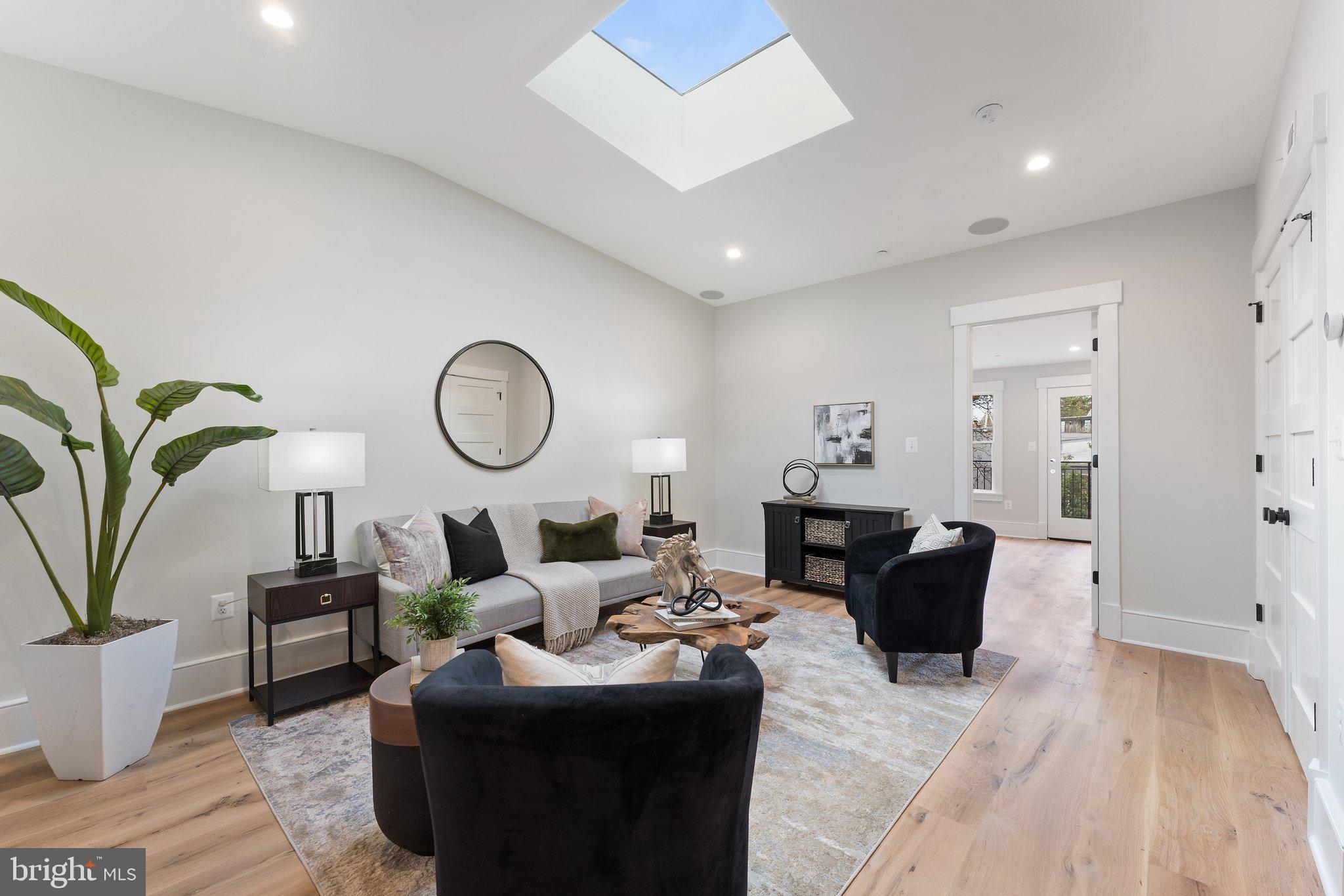 CAPITOL HILL - Residential