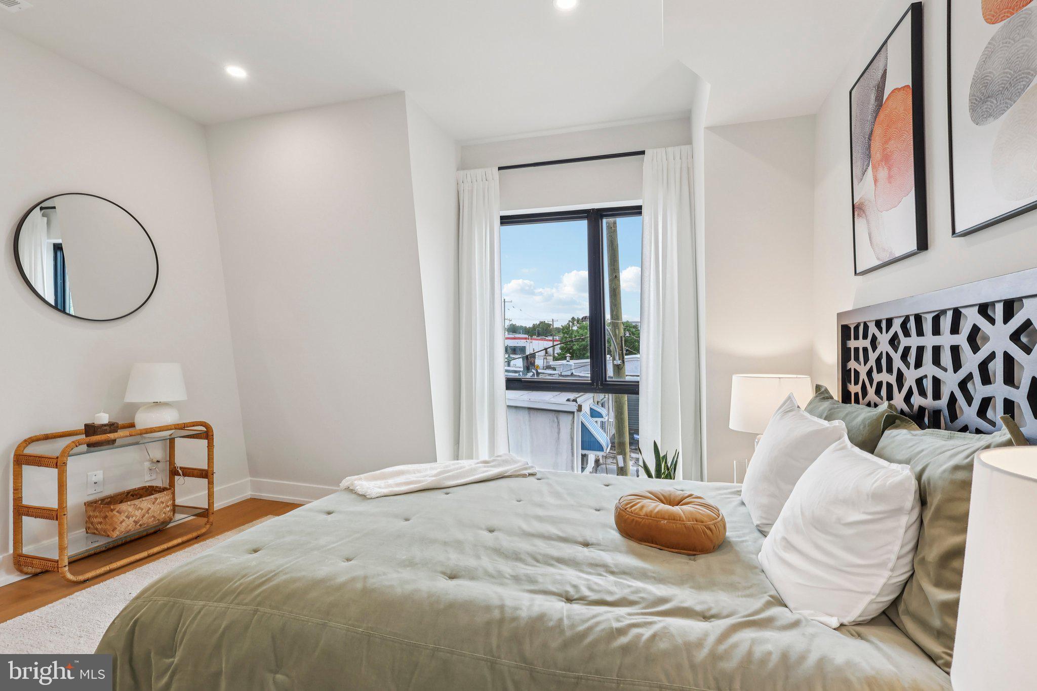 EAST FALLS - Residential