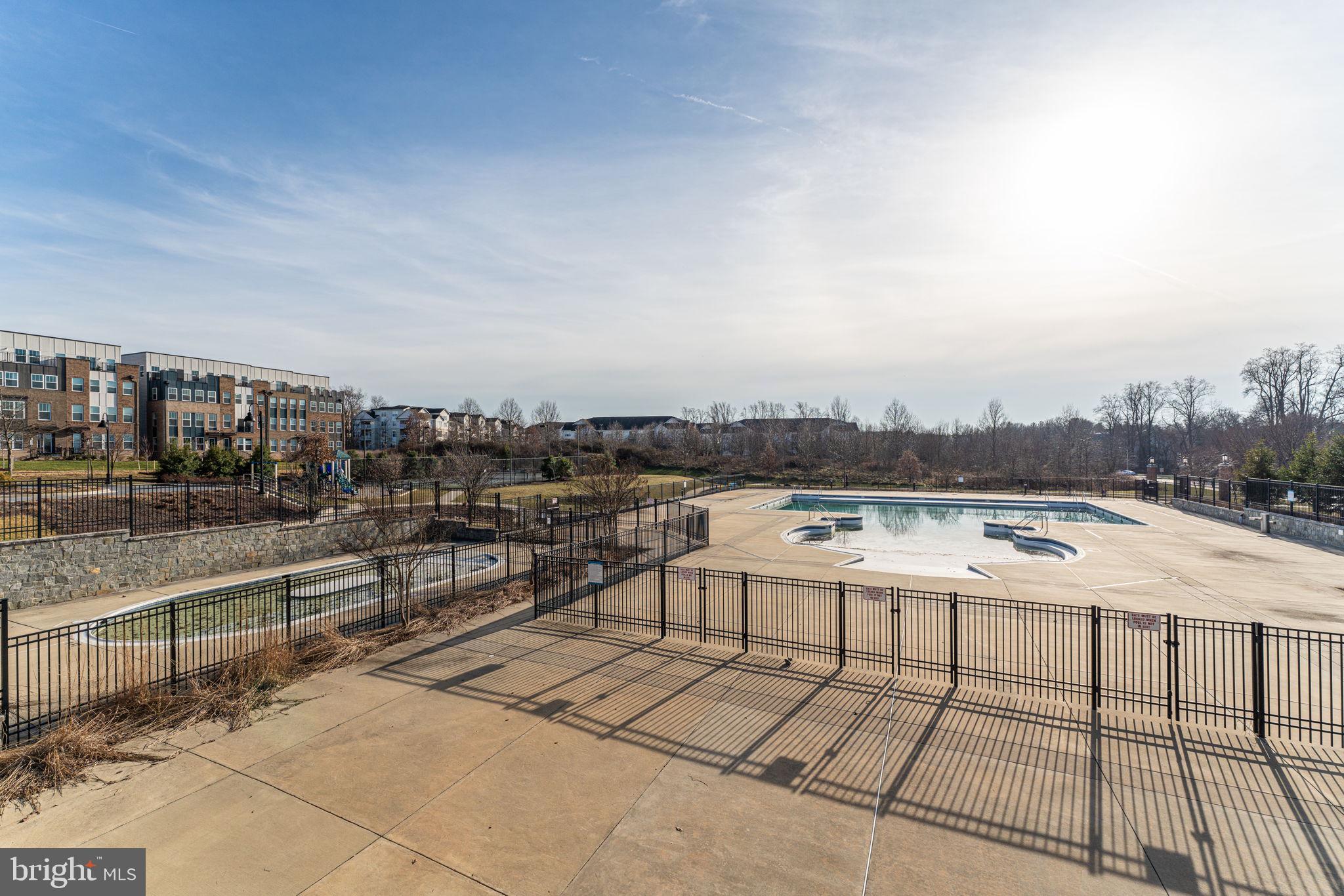 CROWN FARM - Residential