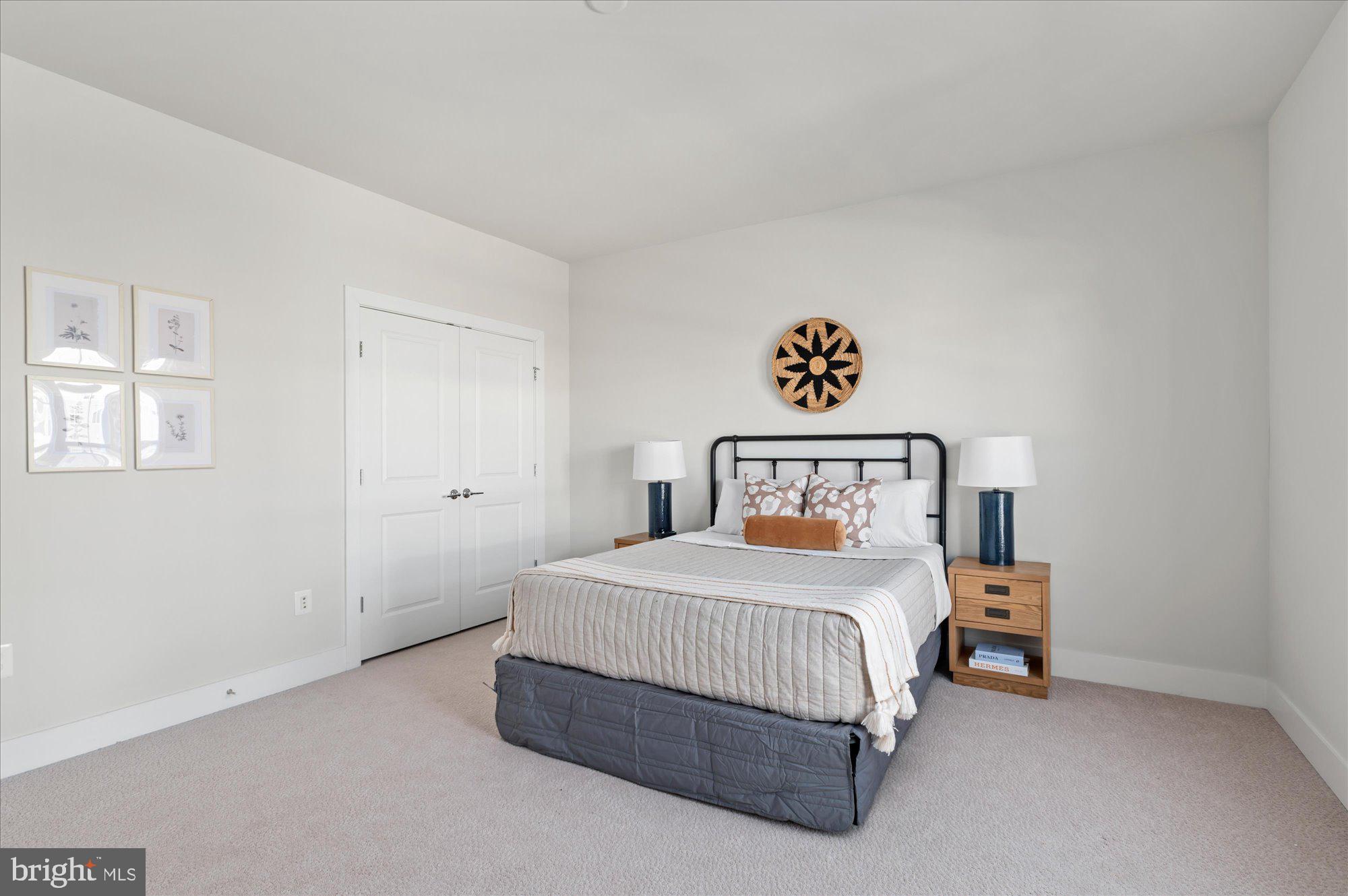 CROWN FARM - Residential