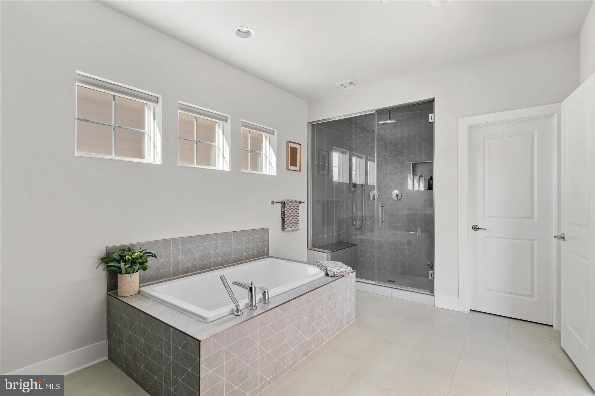 CROWN FARM - Residential