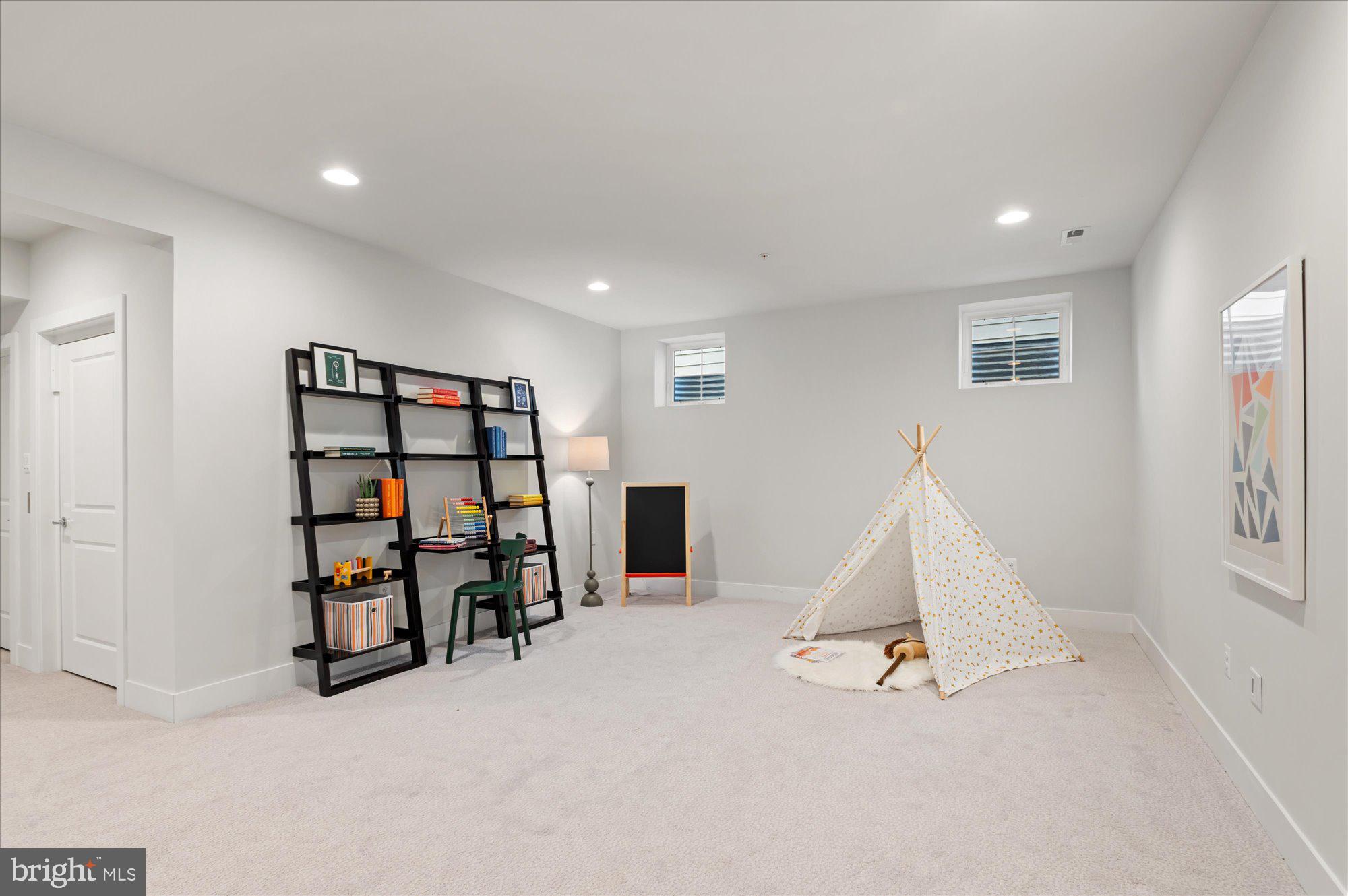 CROWN FARM - Residential