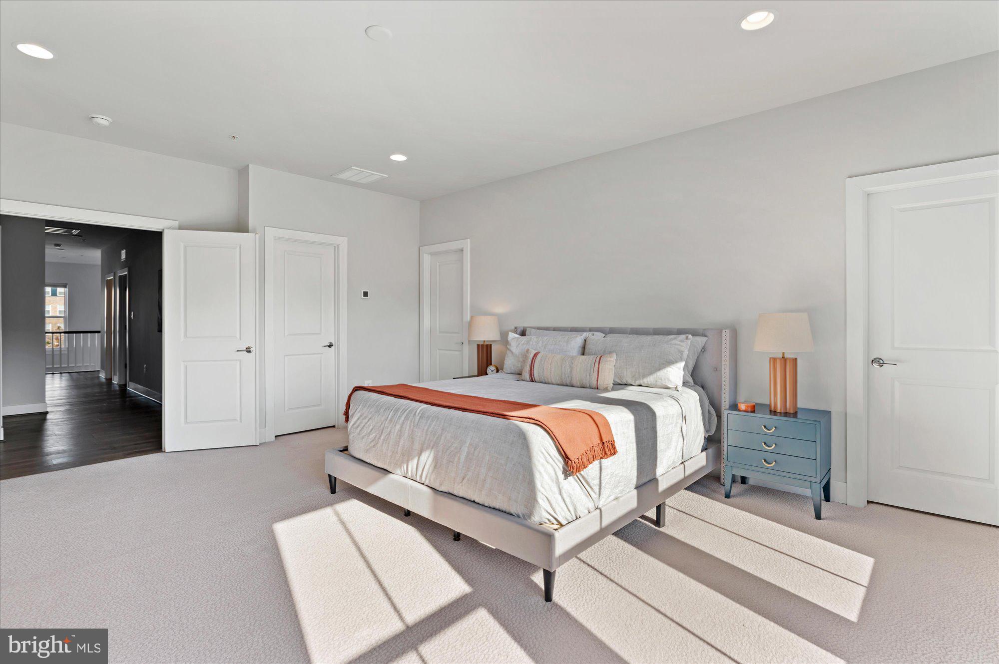 CROWN FARM - Residential