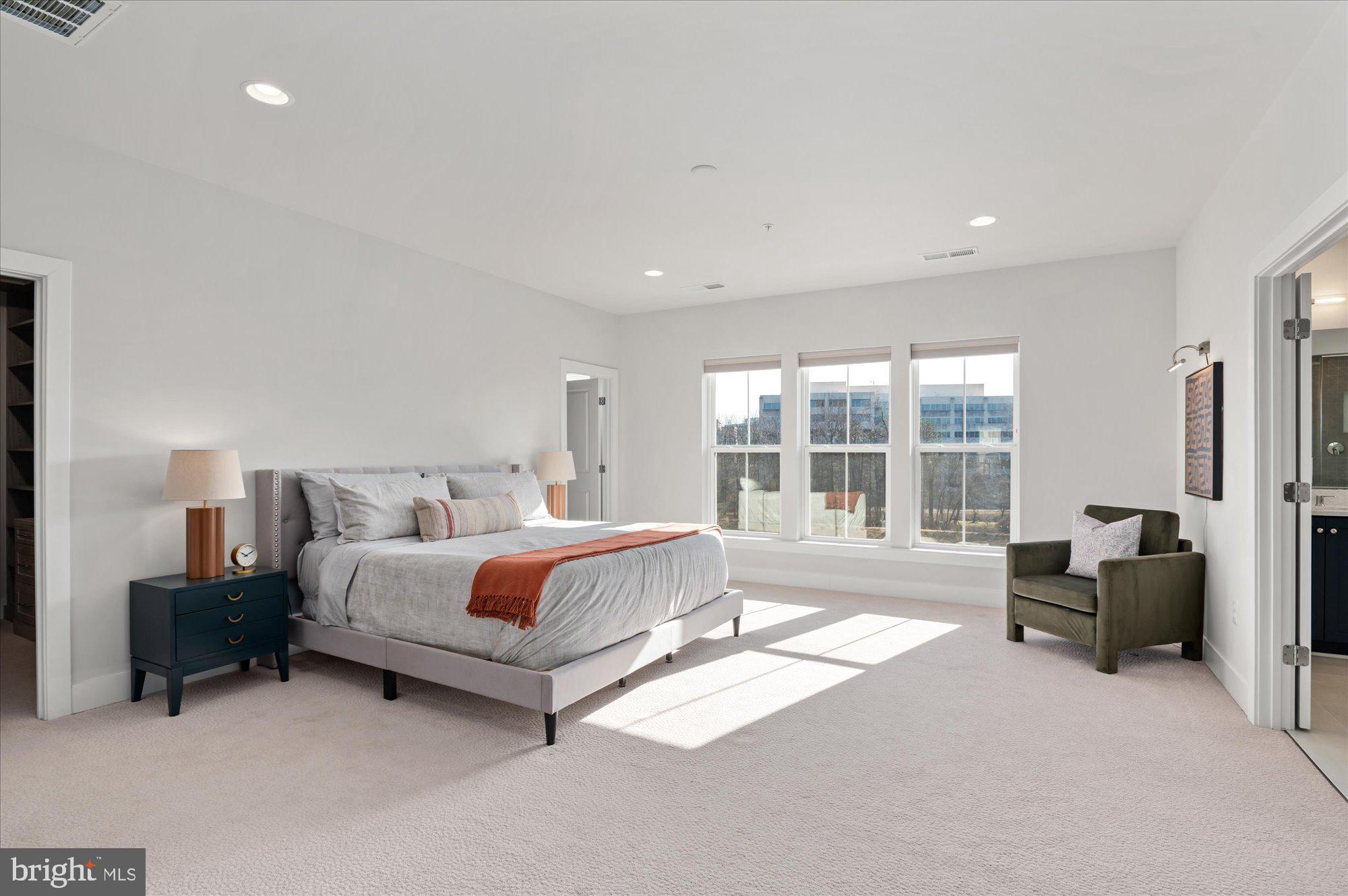 CROWN FARM - Residential