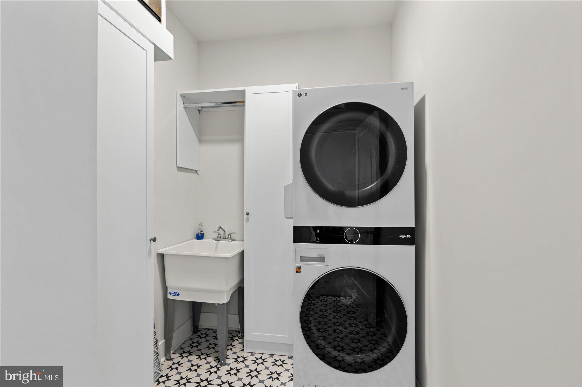 CROWN FARM - Residential