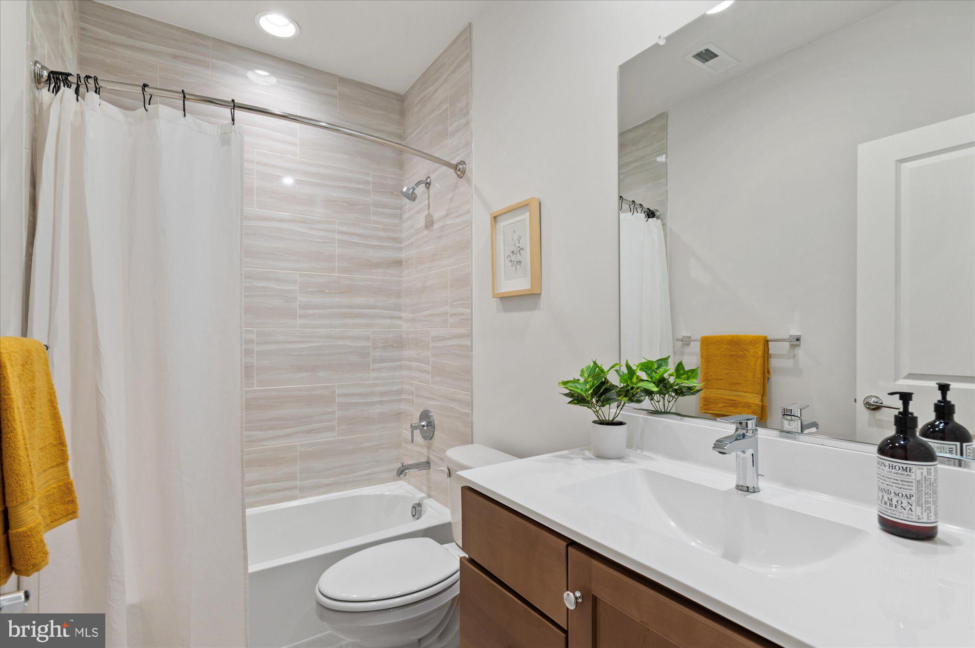 CROWN FARM - Residential