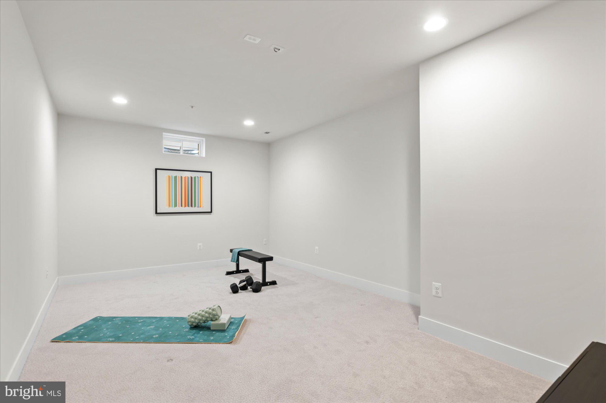 CROWN FARM - Residential