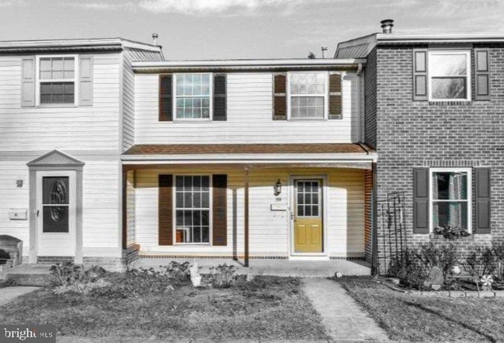 Photo of 89 W Walnut Street, YOE, PA 17313 (MLS # PAYK2095332)