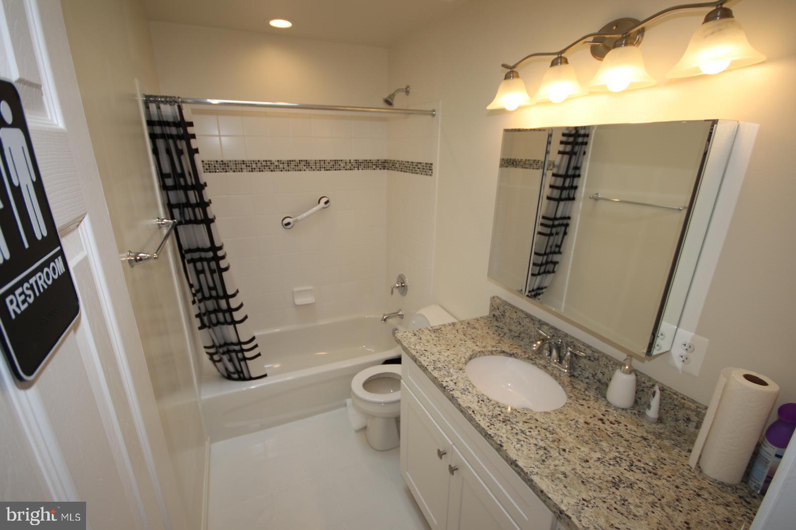 LYNNALAN ACRES - Residential Lease