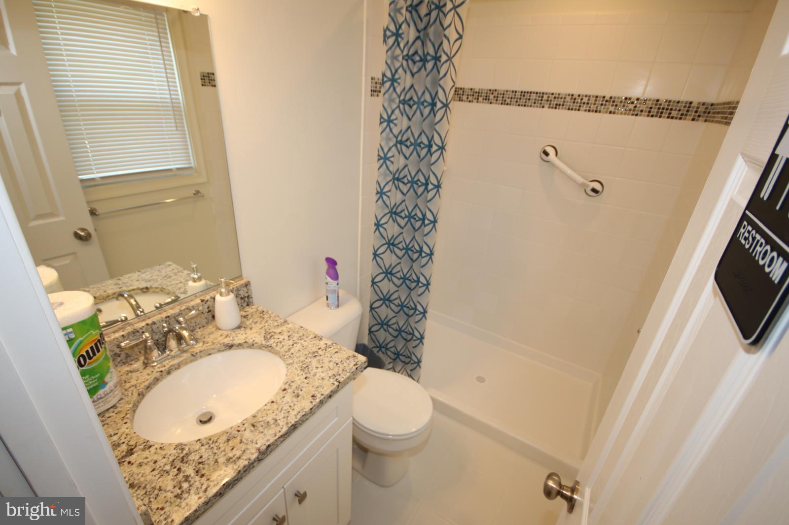 LYNNALAN ACRES - Residential Lease