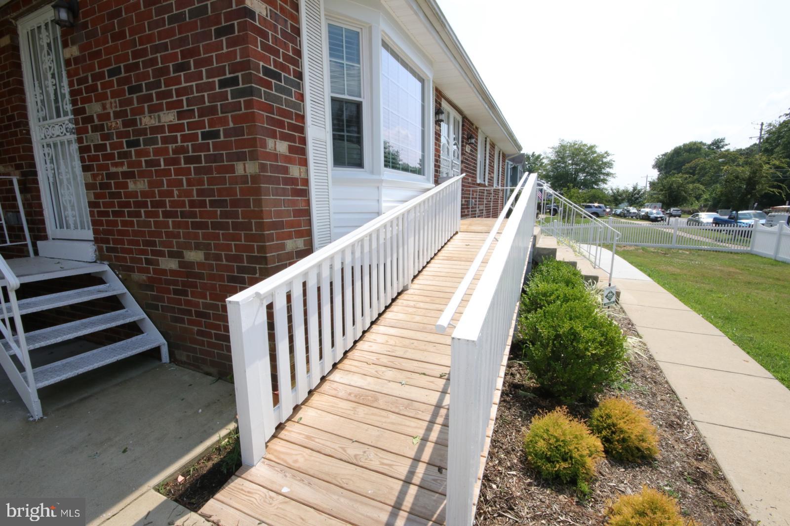 LYNNALAN ACRES - Residential Lease