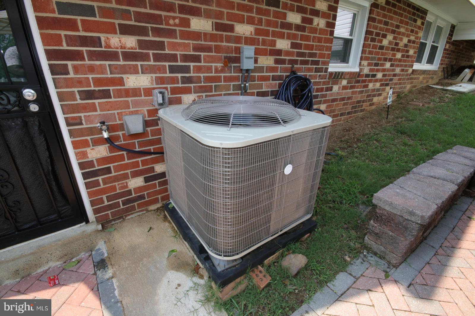 LYNNALAN ACRES - Residential Lease