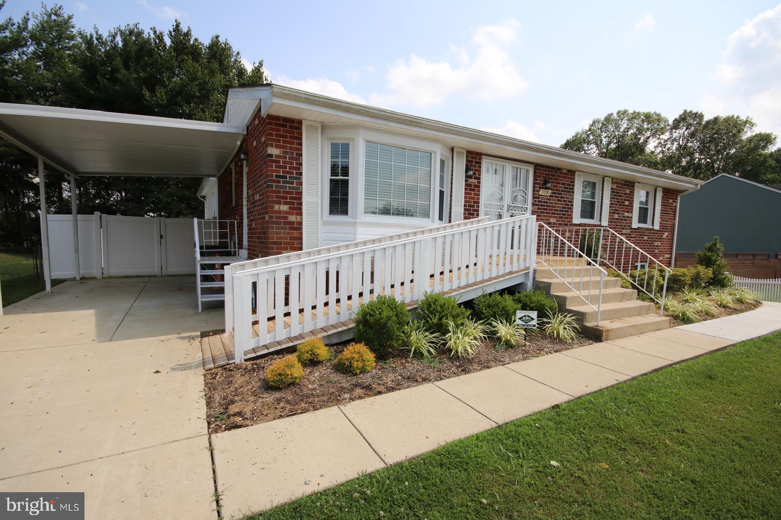 LYNNALAN ACRES - Residential Lease