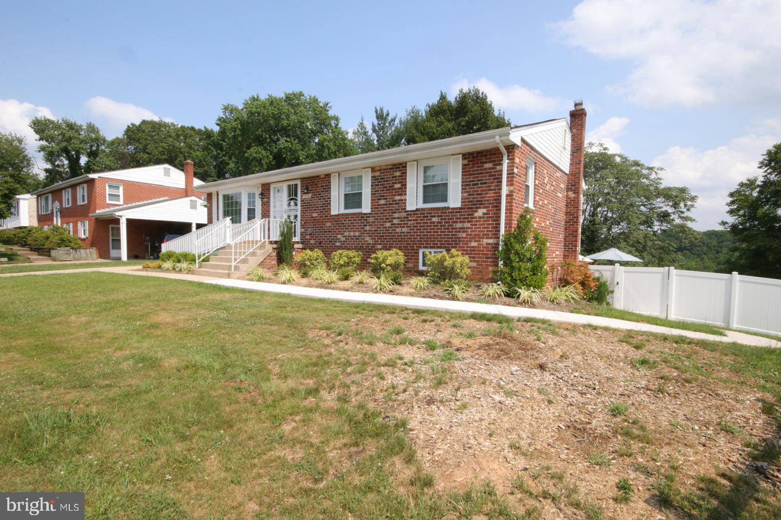 LYNNALAN ACRES - Residential Lease