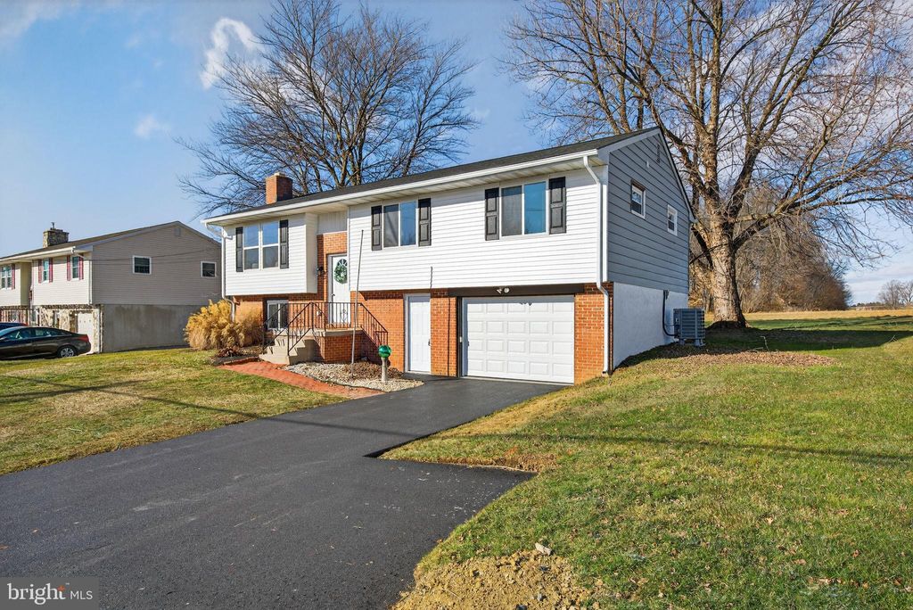 Photo of 1721 Pioneer Road, LANCASTER, PA 17602 (MLS # PALA2081284)