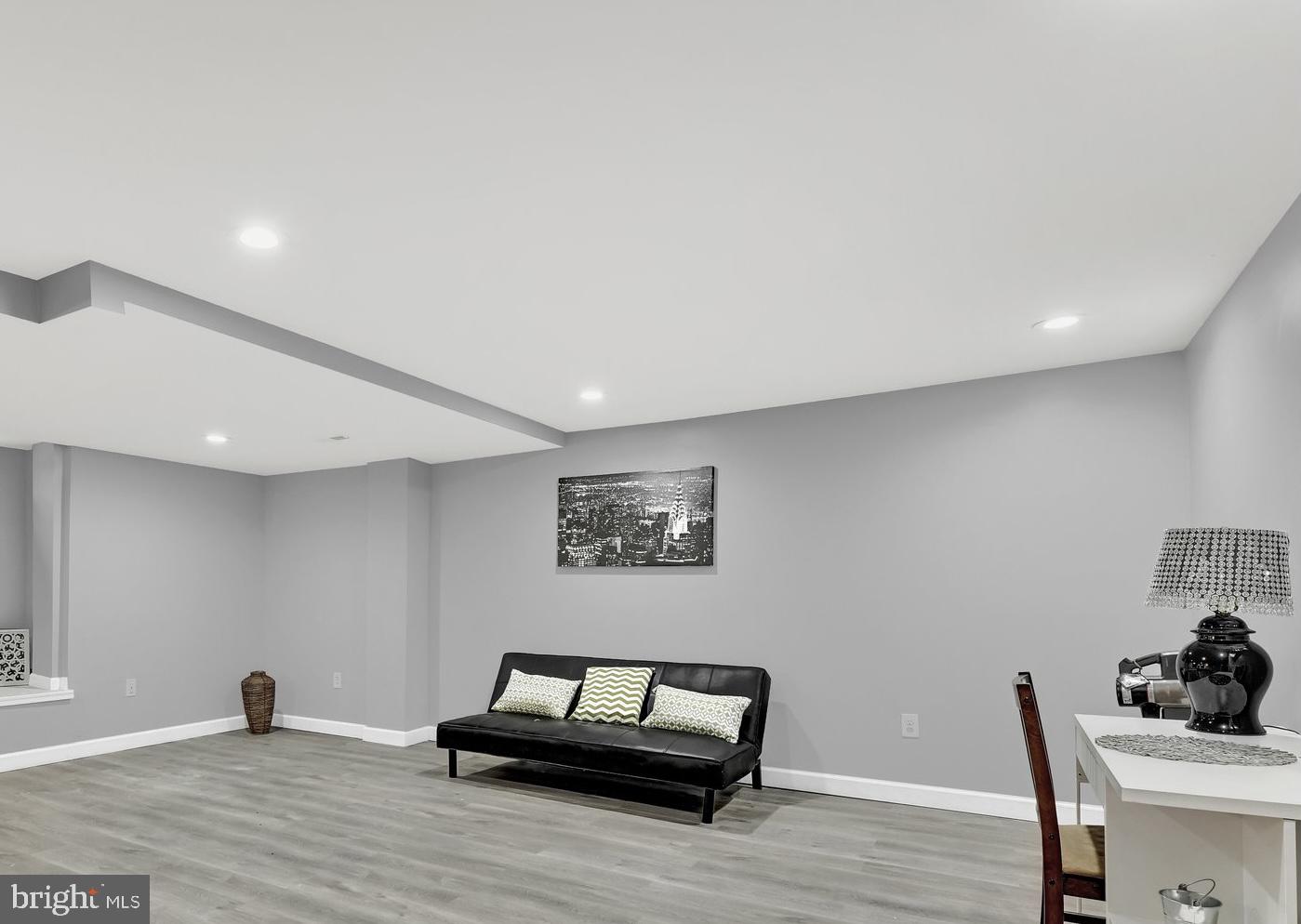 WINDSOR HILLS - Residential