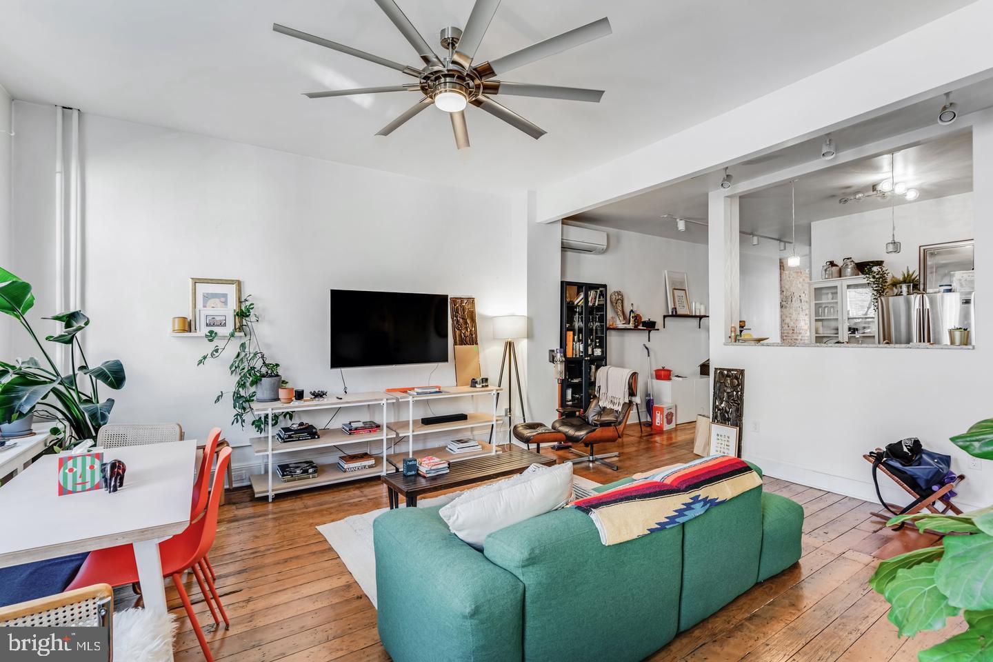 QUEEN VILLAGE - Residential Lease