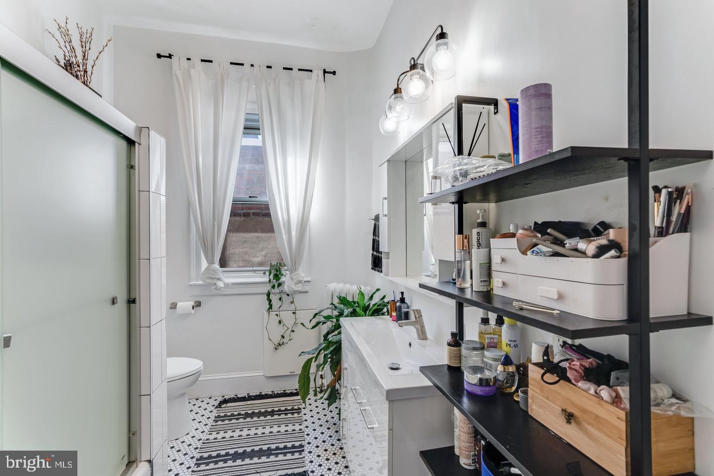 QUEEN VILLAGE - Residential Lease