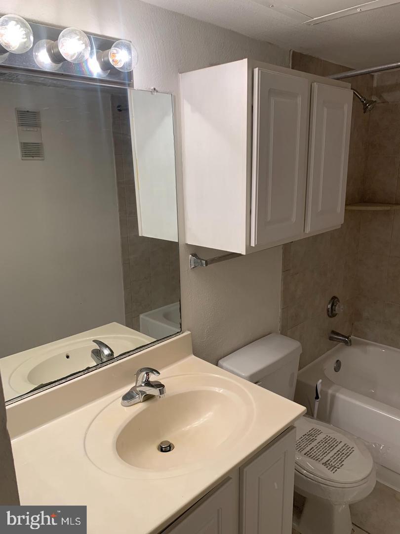 FAIRFAX - Residential Lease