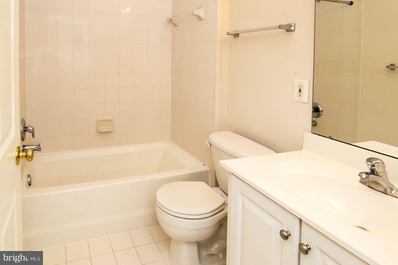 LAKELAND PLACE - Residential