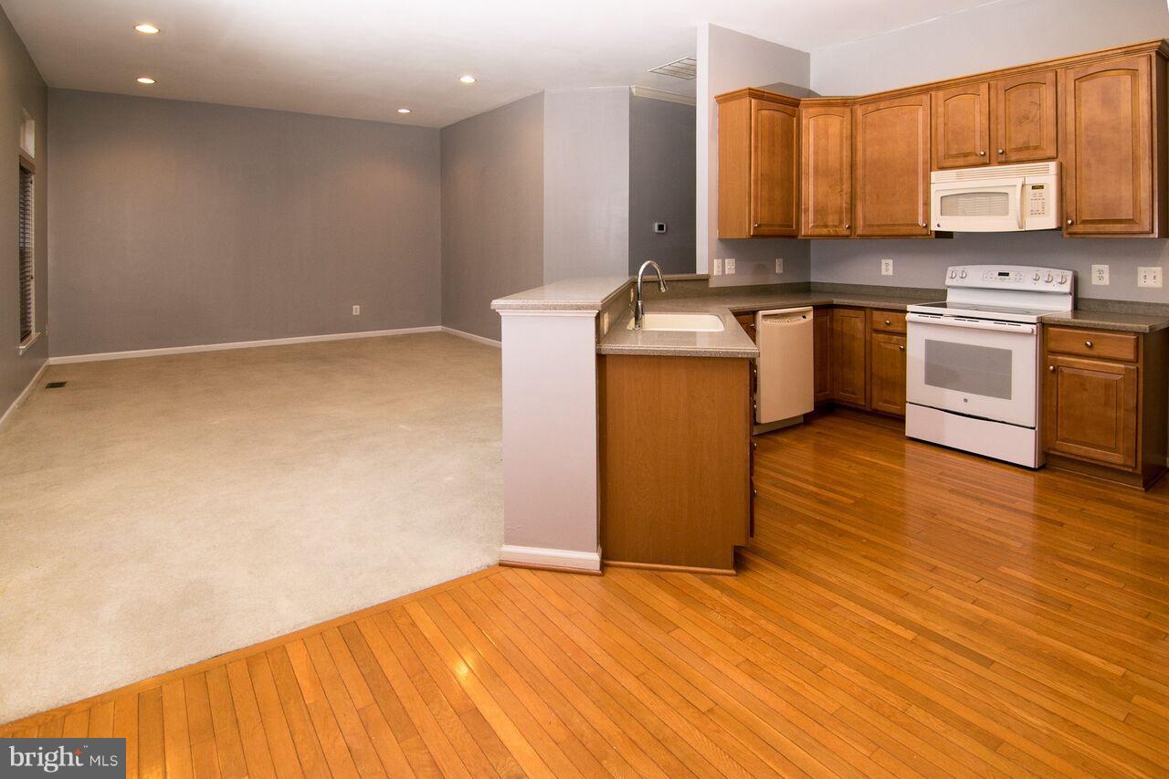 LAKELAND PLACE - Residential