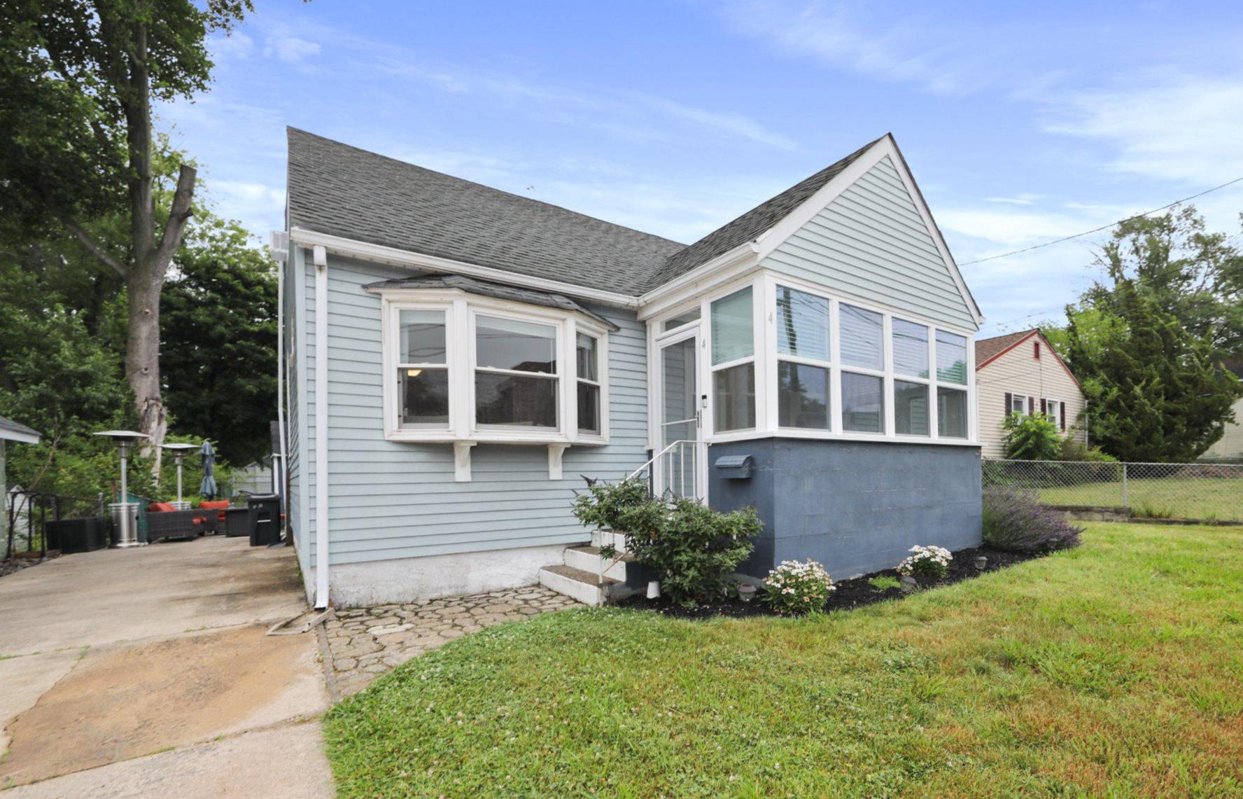4 S WOODLAND AVENUE