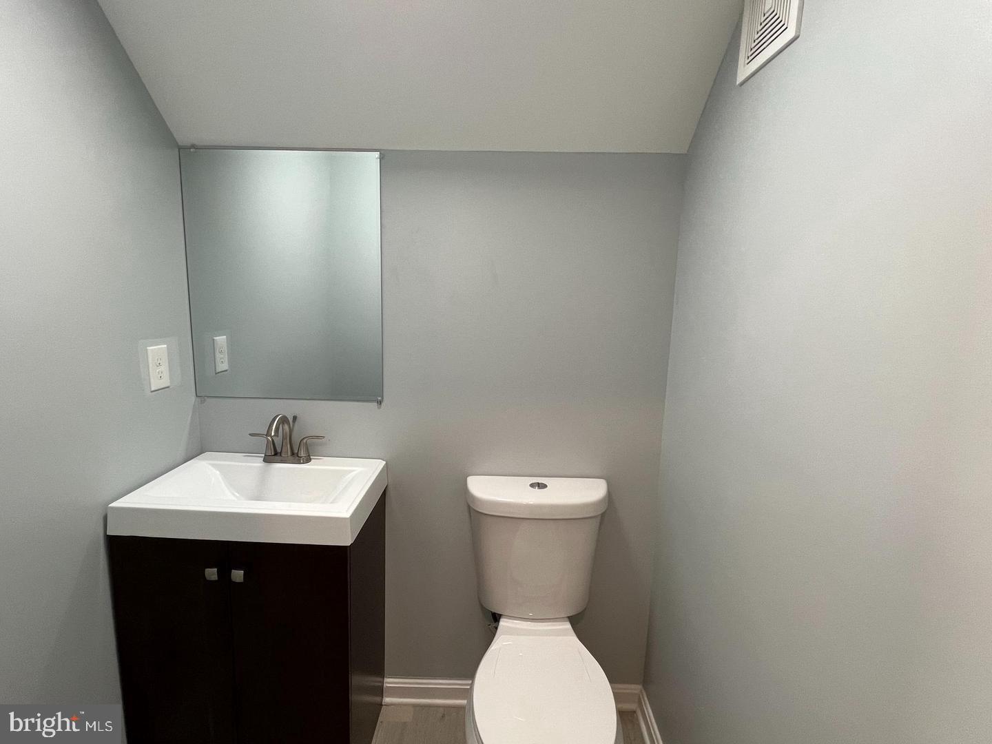 OAKENSHAWE - Residential Lease
