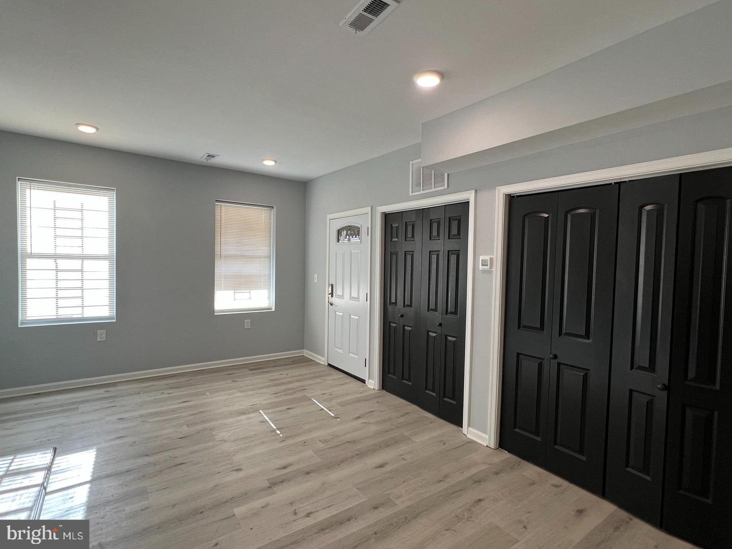 OAKENSHAWE - Residential Lease