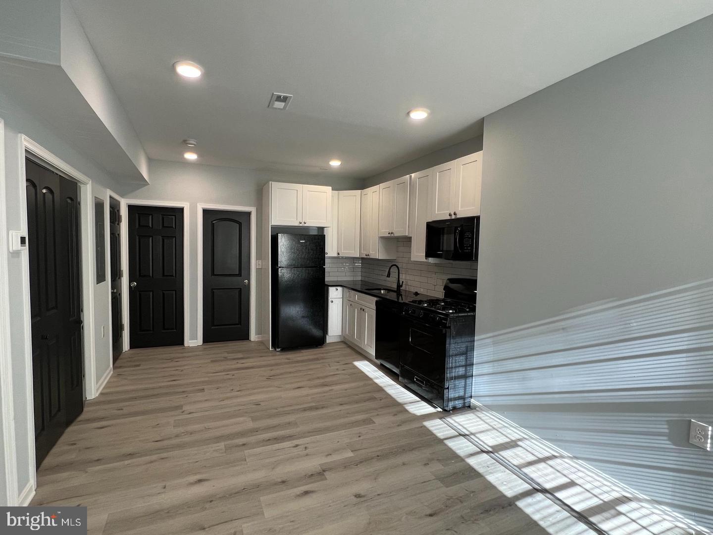 OAKENSHAWE - Residential Lease