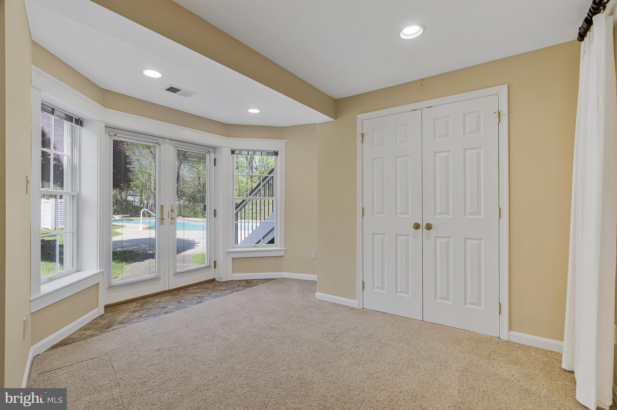 LOCUST HILL - Residential