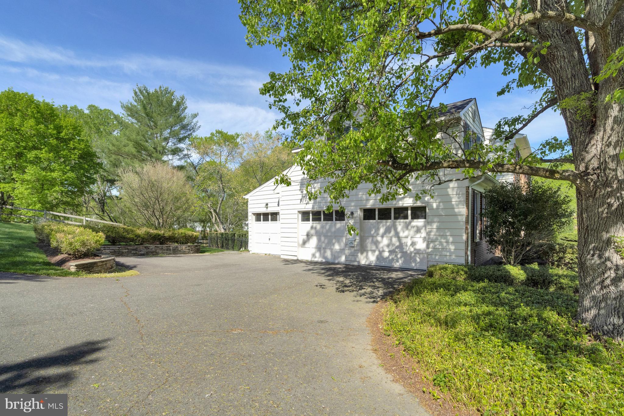 LOCUST HILL - Residential