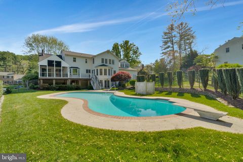 1114 TROTTING HORSE LANE GREAT FALLS VA 22066