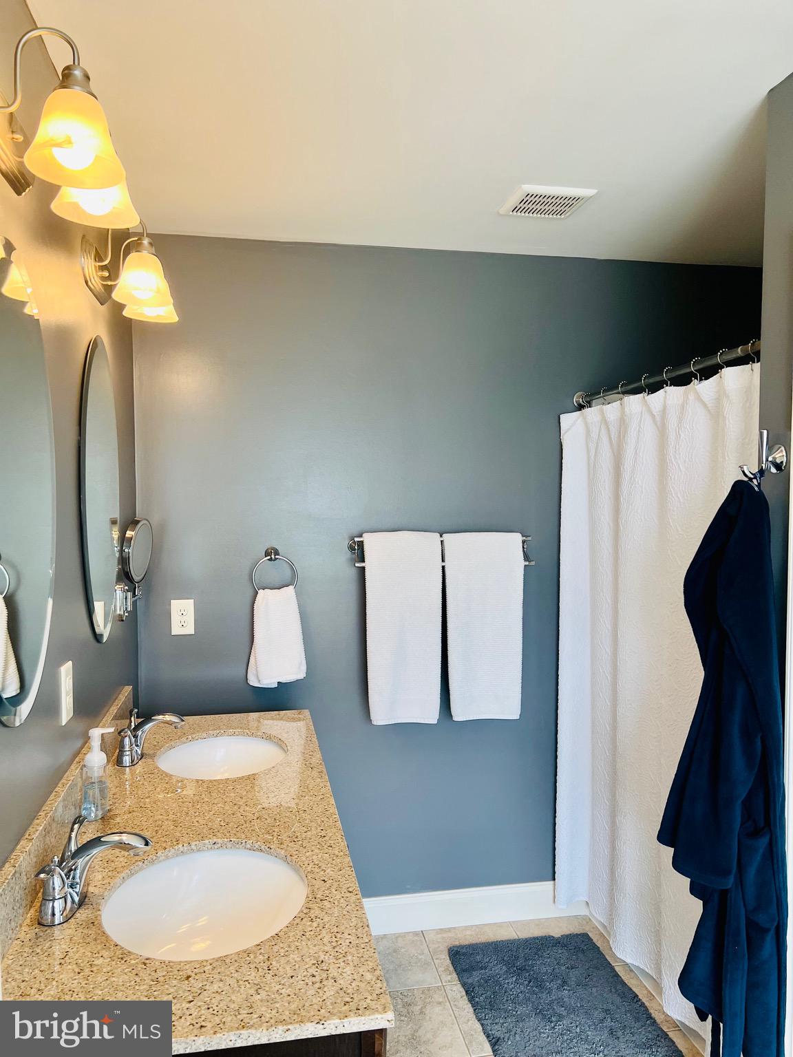 ROLLING HILLS ESTATES - Residential