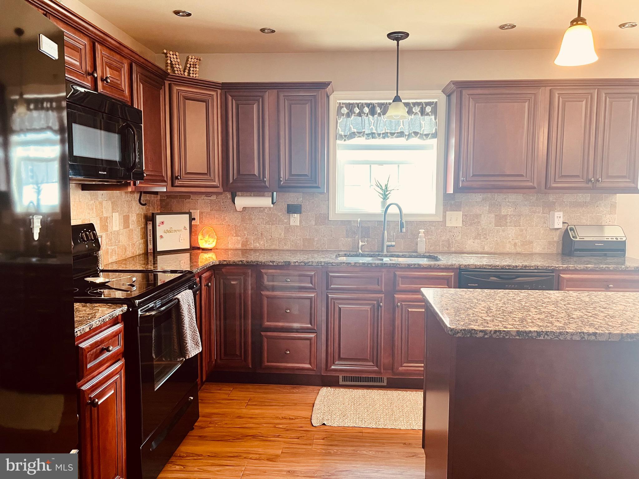 ROLLING HILLS ESTATES - Residential