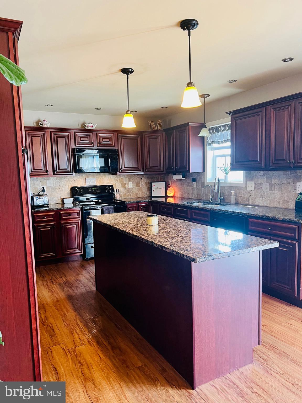 ROLLING HILLS ESTATES - Residential