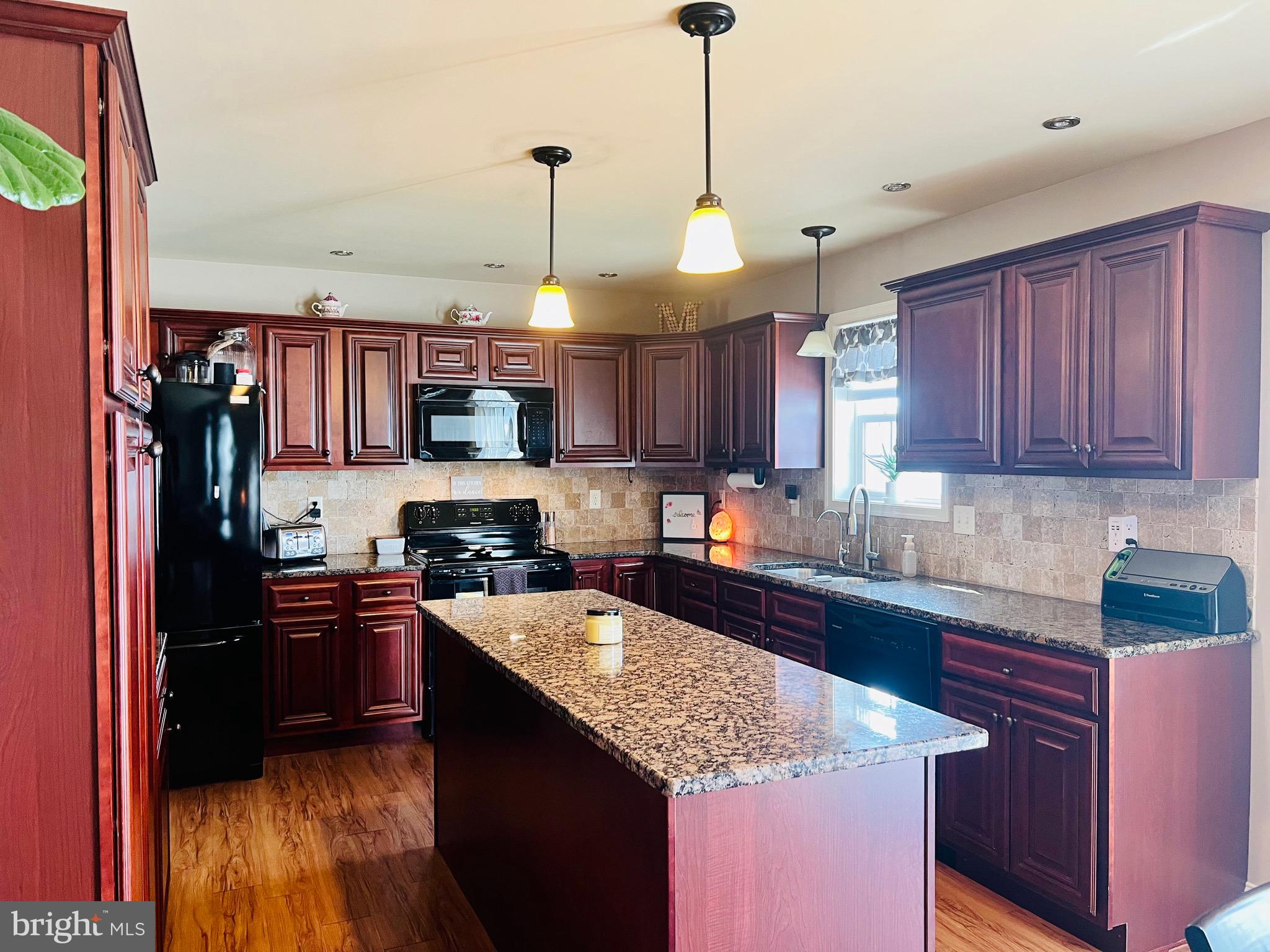 ROLLING HILLS ESTATES - Residential