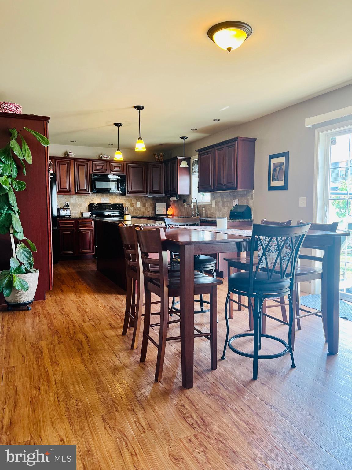 ROLLING HILLS ESTATES - Residential