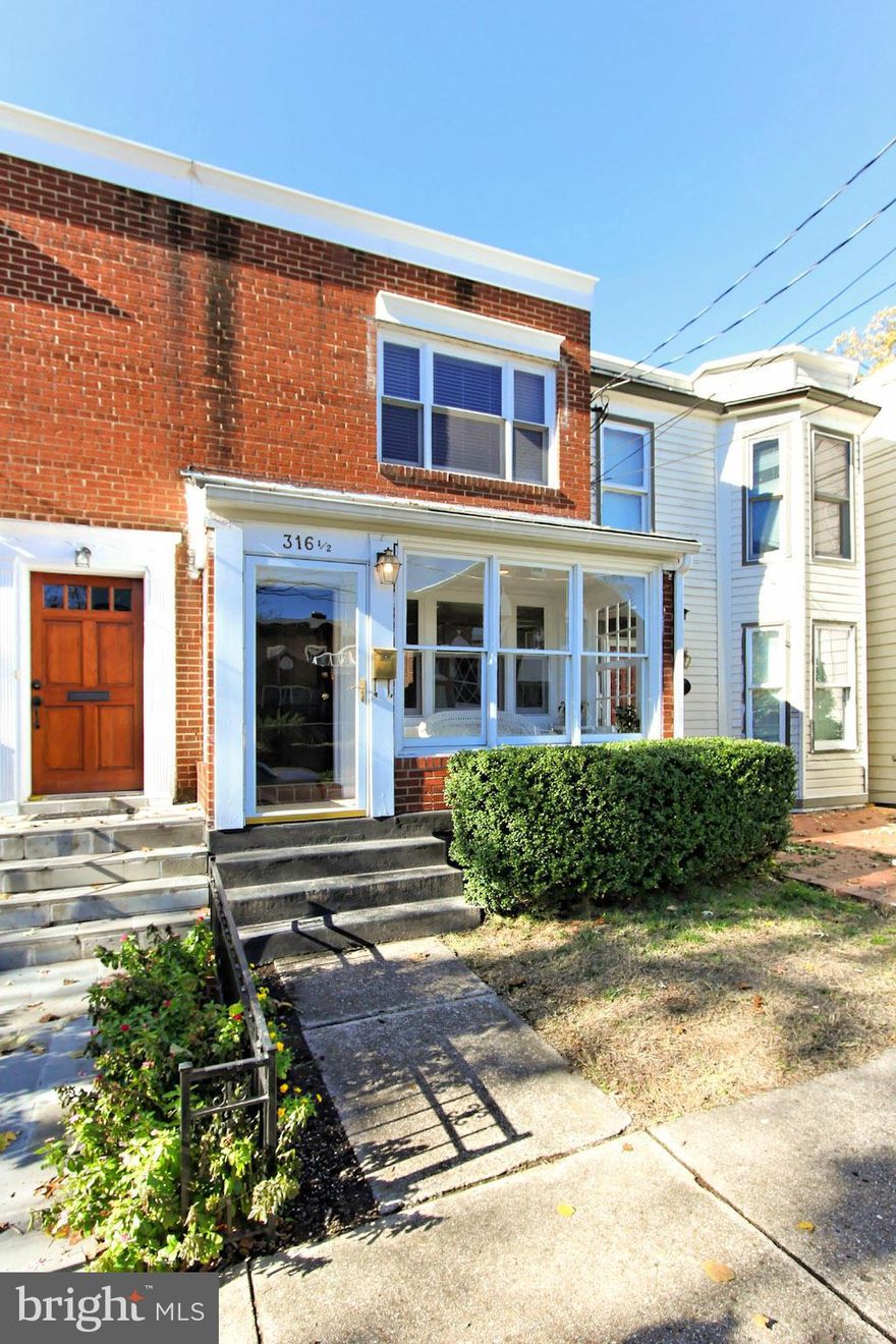 AVAIL FOR IMMEDIATE MOVE-IN! Super location! Bring your pet! Located just blocks from the heart of Old Town, this beautifully updated home features 2 bedrooms, 2 full baths, glass sun porch & 2 dedicated parking spaces. Fabulous backyard & deck for entertaining. MBR fits king size bed. Granite counters, hardwood flrs & built-ins. Great for commuters - minutes to Braddock Rd and King St Metros.