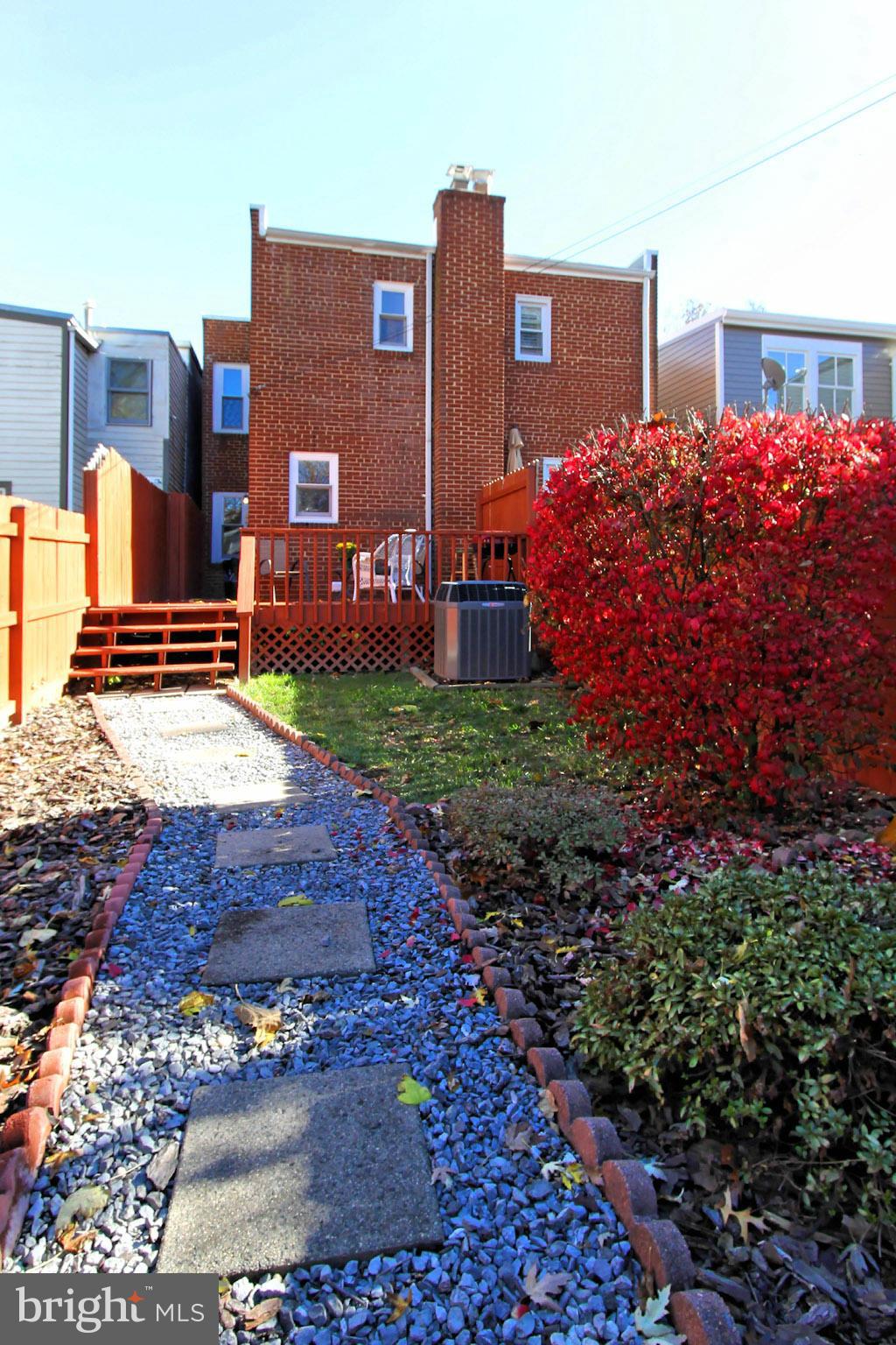 OLD TOWN - Residential Lease