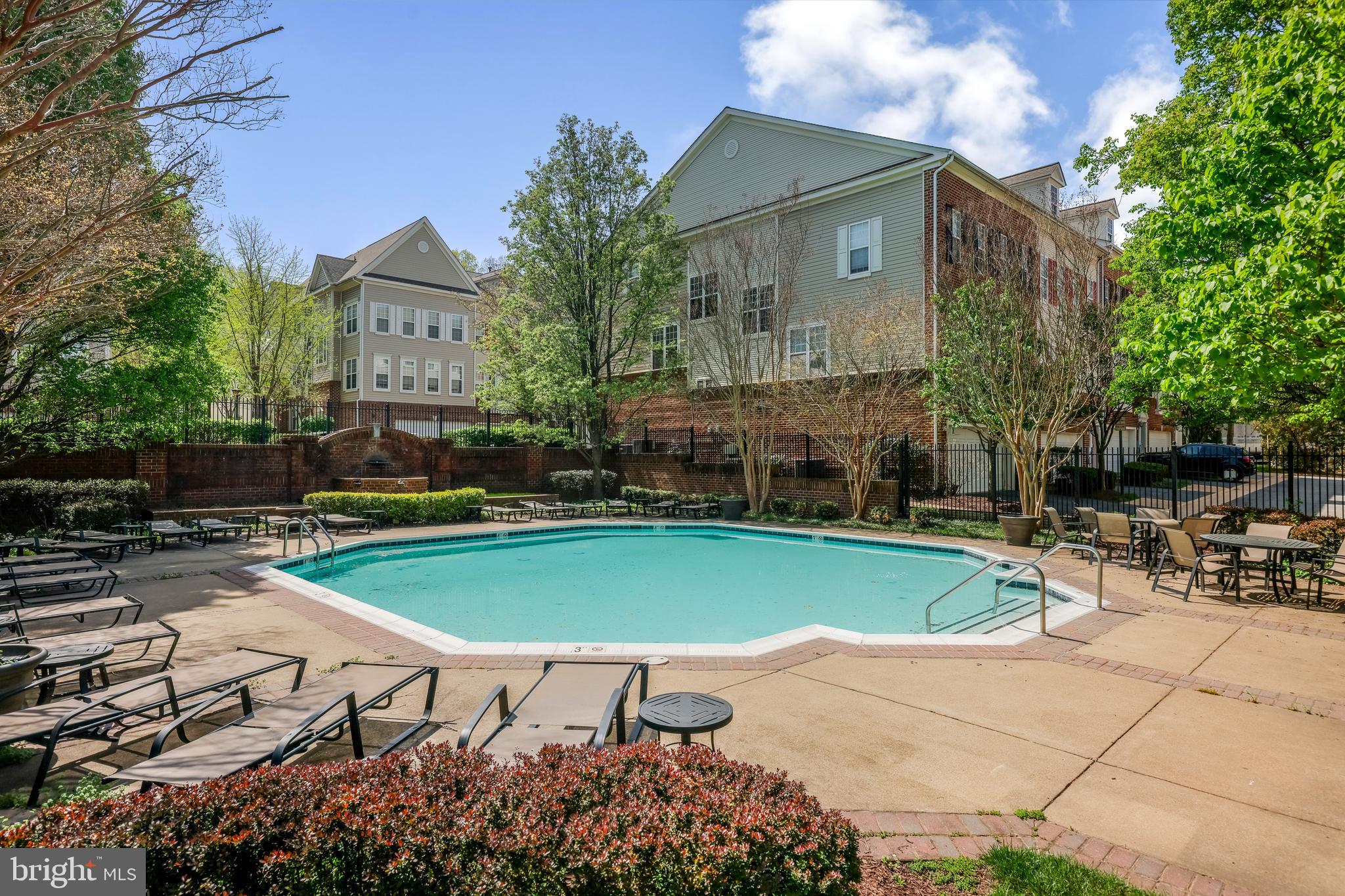 HIGH POINTE AT JEFFERSON - Residential