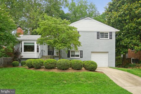 Photo of 3507 DUNDEE DR, CHEVY CHASE, MD 20815 (MLS # MDMC2097244)