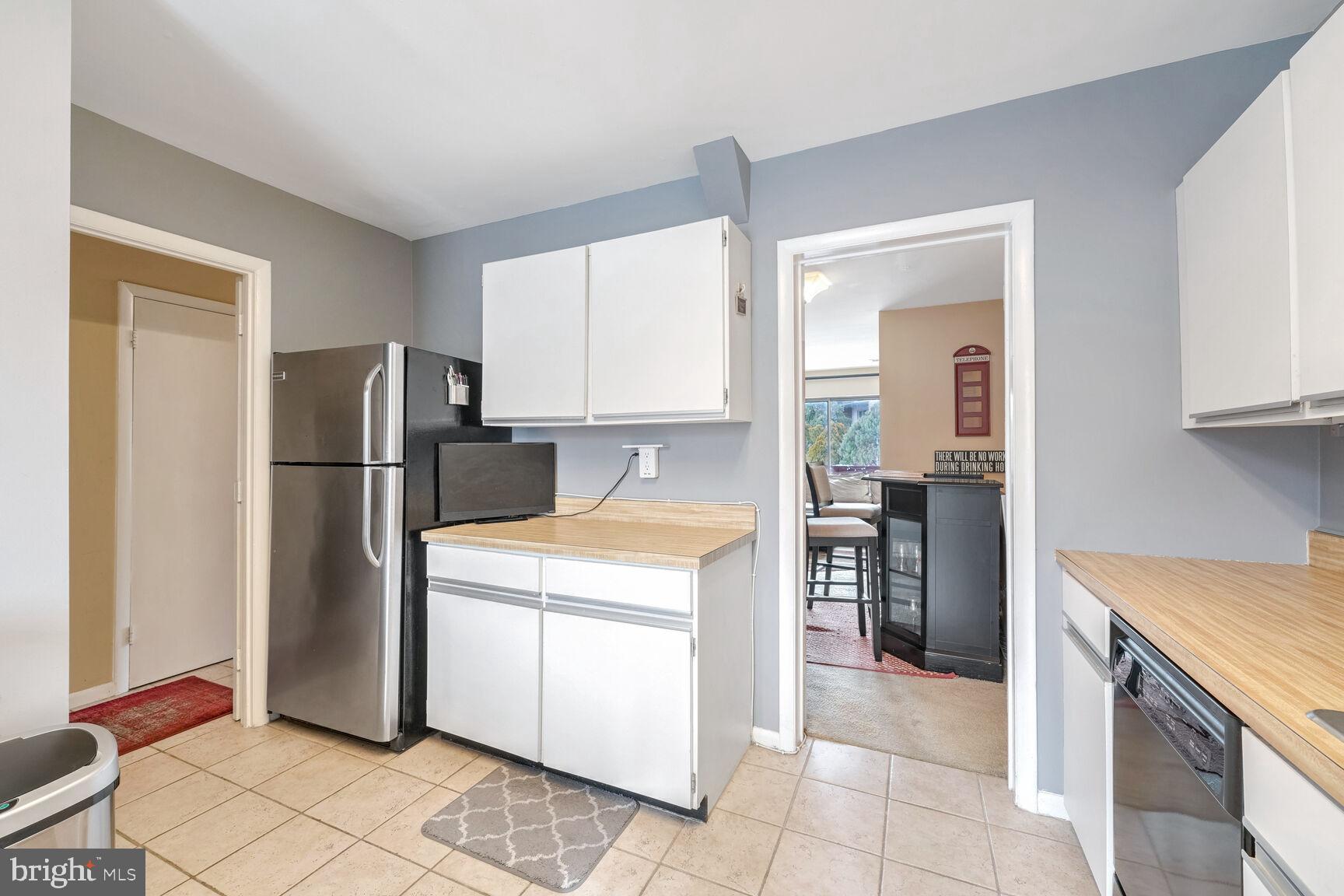 576 BRUMMEL COURT NW