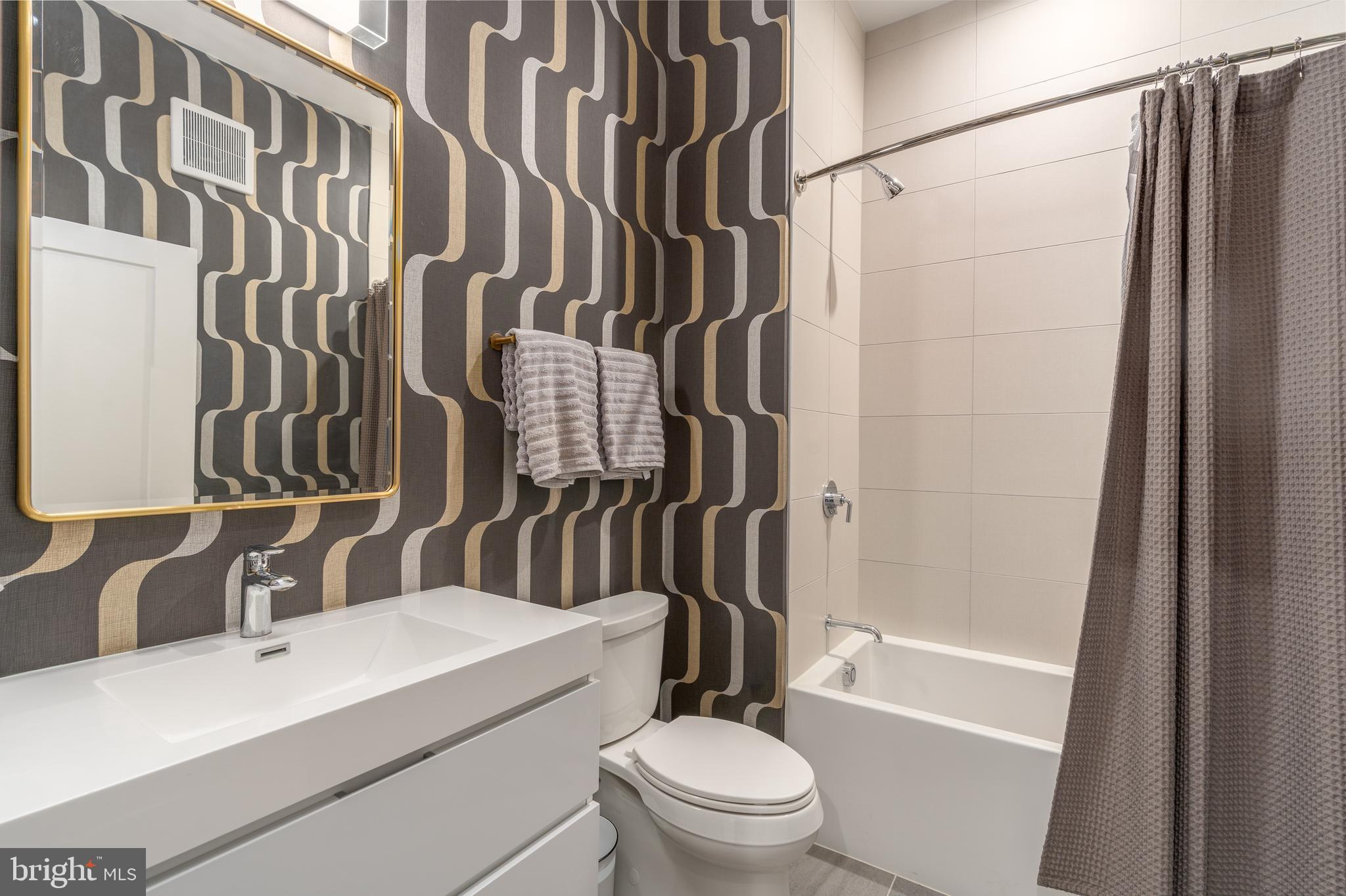 701 SWANN AVENUE 606