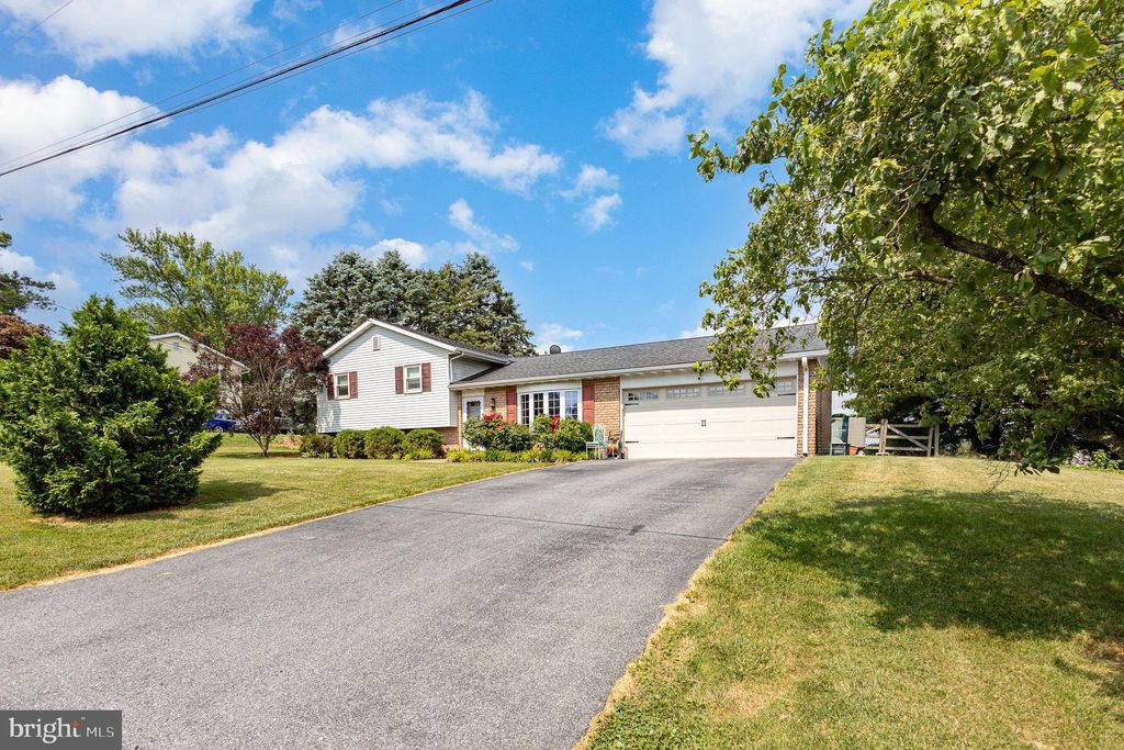Photo of 3690 E Elizabethtown Rd, Manheim, PA 17545 (MLS # PALA2053708)