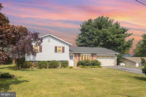 Photo of 3690 E Elizabethtown Rd, Manheim, PA 17545 (MLS # PALA2053708)