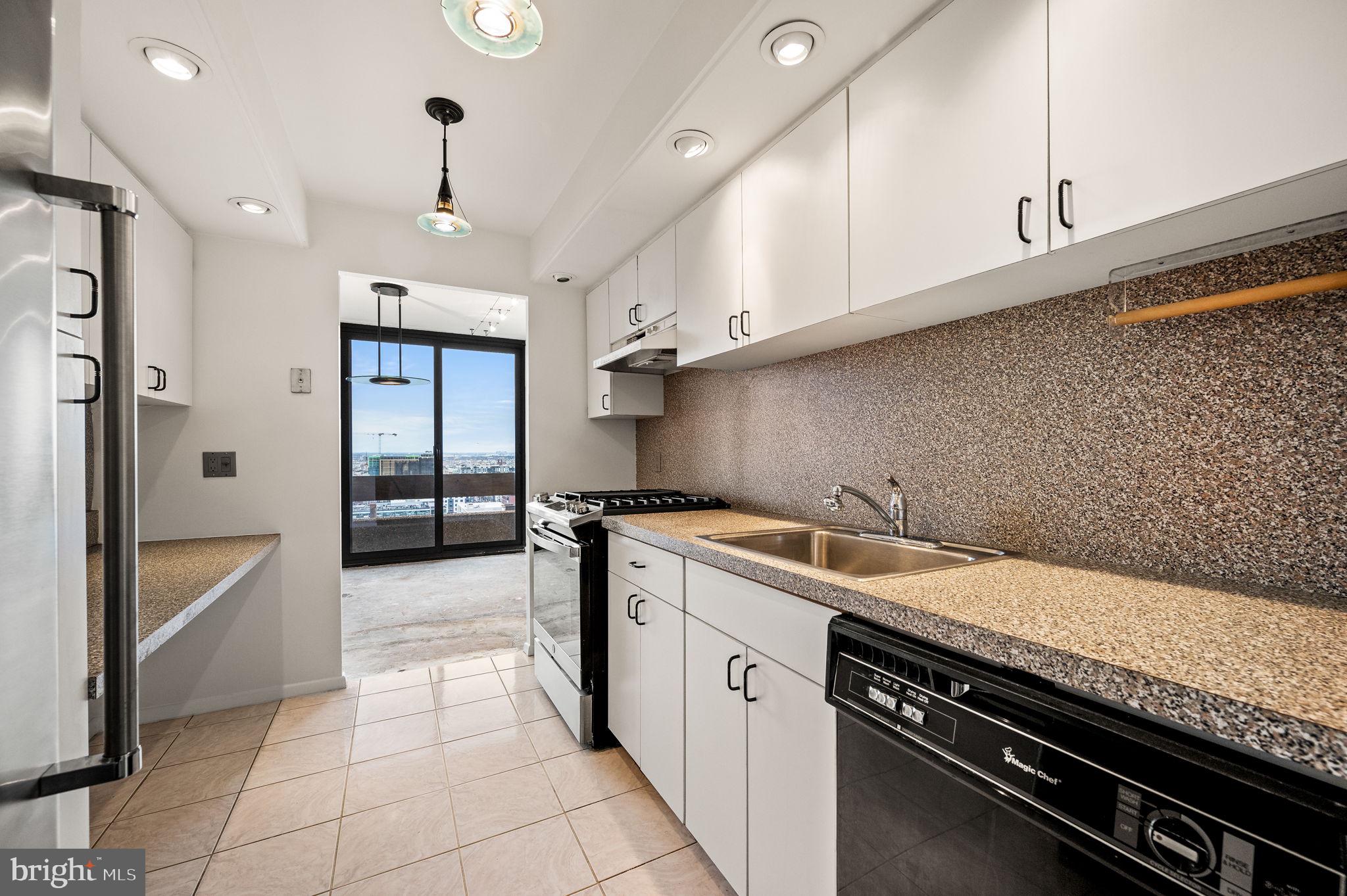 AVENUE OF THE ARTS - Residential