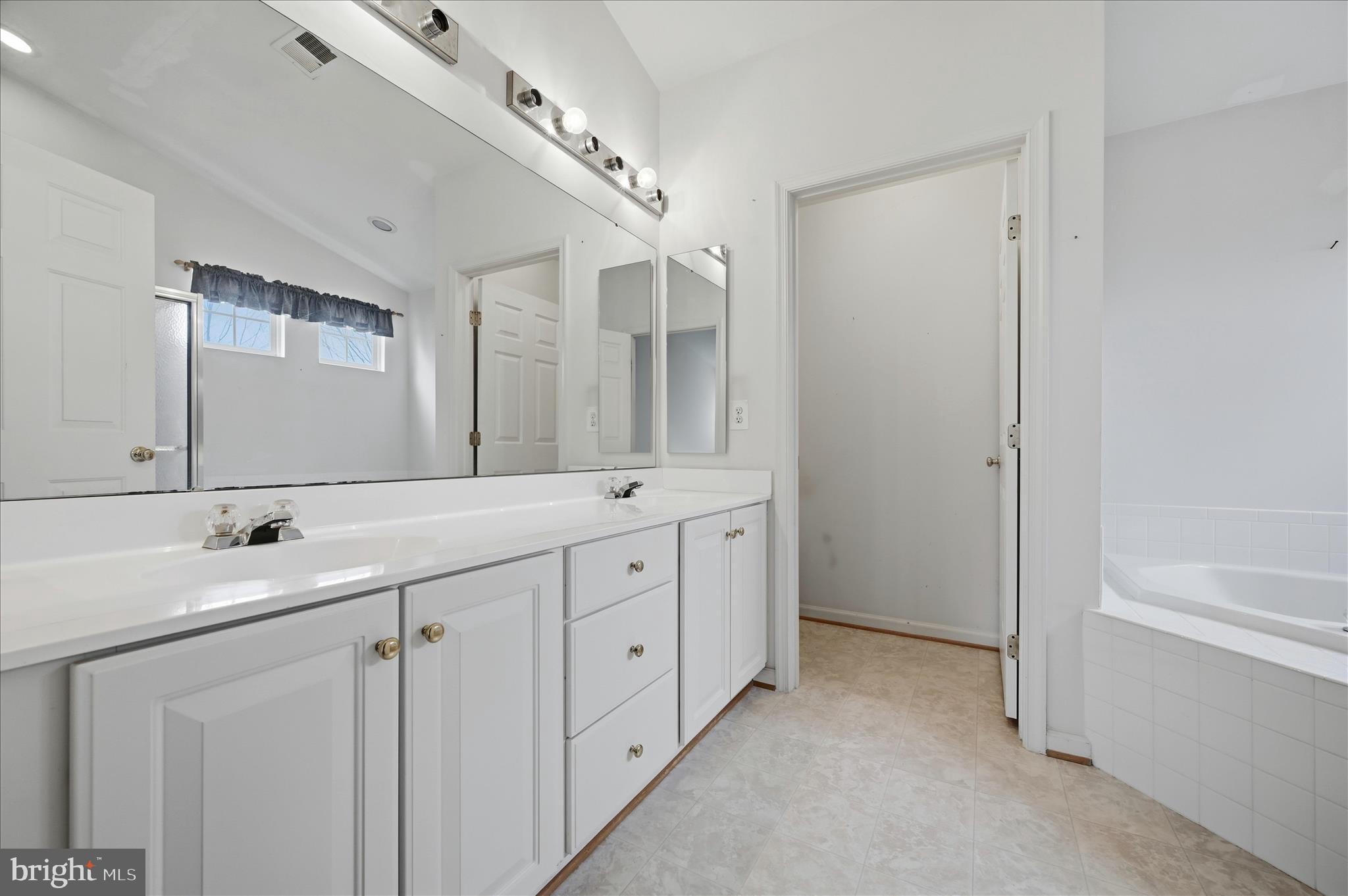 LOCUST HILL - Residential