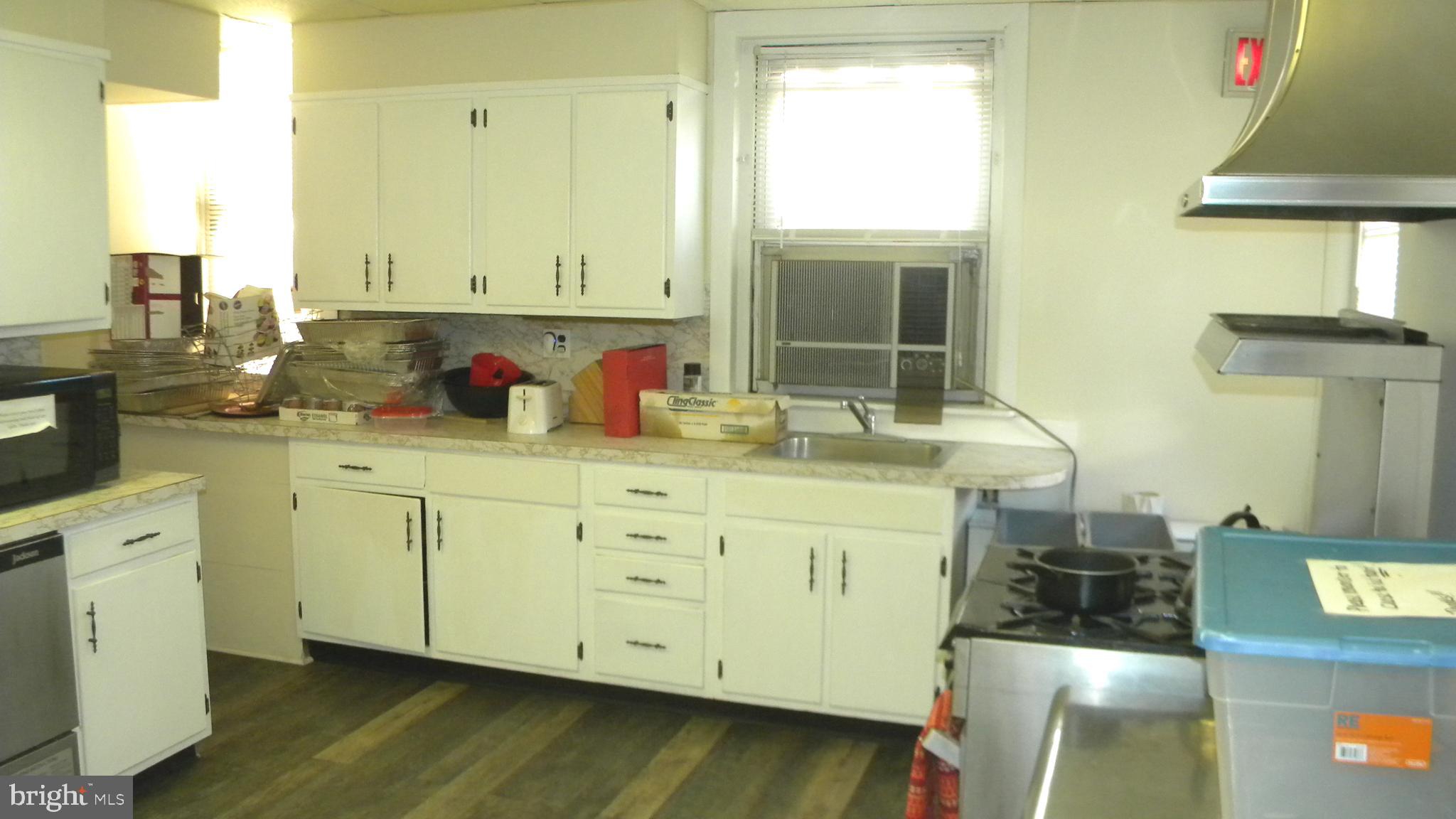 GERMANTOWN (WEST) - Commercial Sale