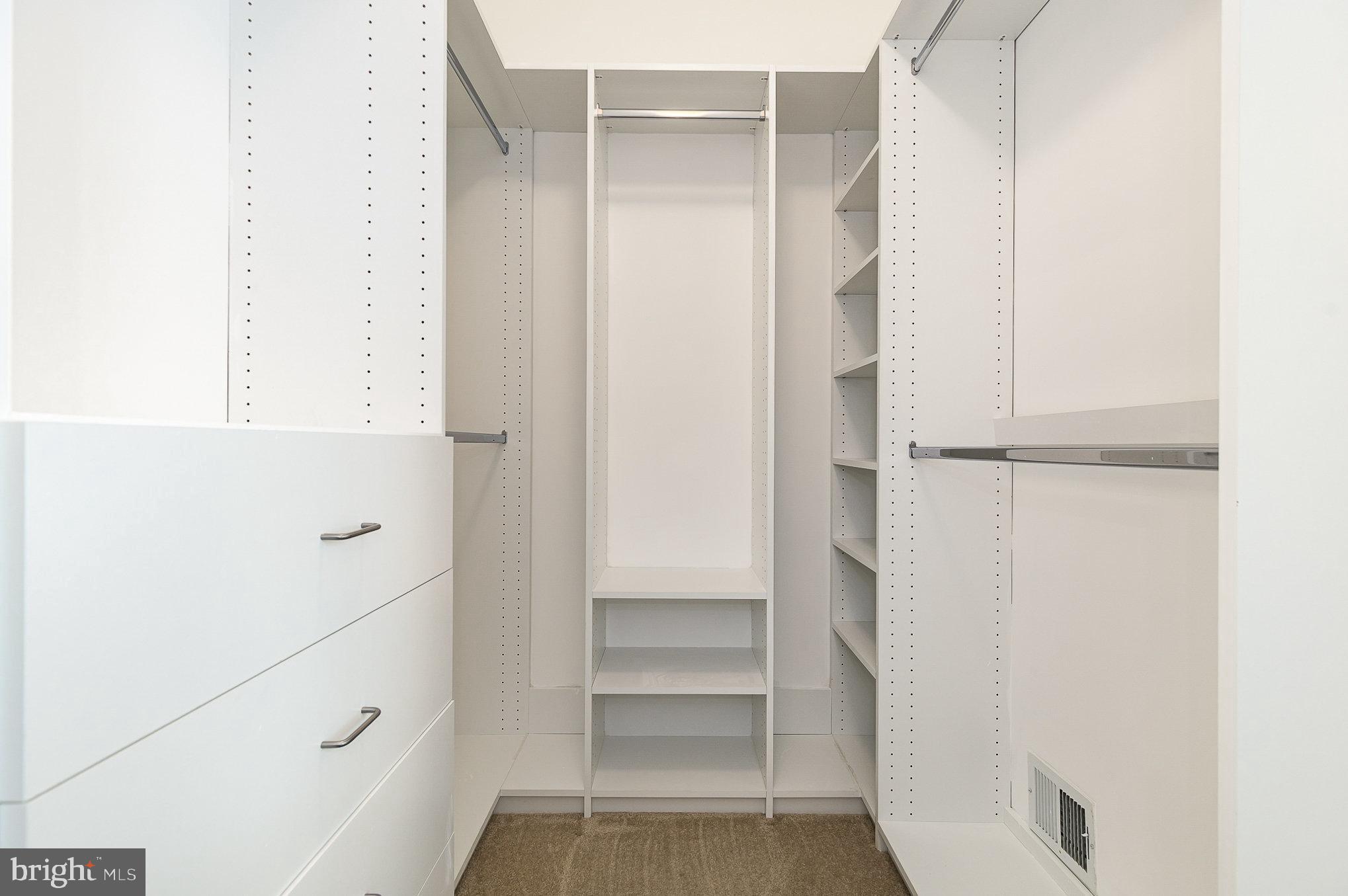 FOUR SEASONS IN HISTORIC VIRGINIA - Residential